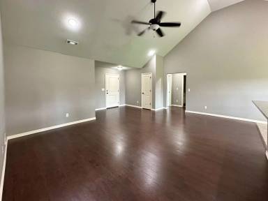 Main picture of 1921 Price Ave