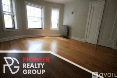Main picture of 4910 N Hoyne Ave