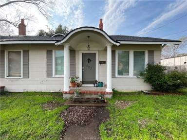 Main picture of 409 E Pease St