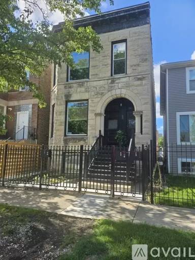 Main picture of 3219 W Crystal St