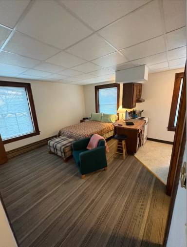 Main picture of 302 W Main St