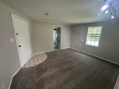 Main picture of 8724 Ocean Springs Rd