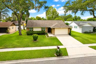 Main picture of 210 Foxwood Dr