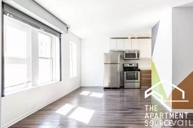 Main picture of 925 W Carmen Ave