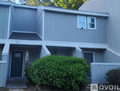Main picture of 121 Wood Ct