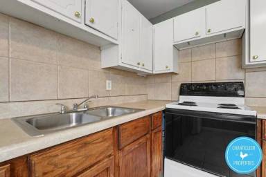 Main picture of 1500 Autumn Dr