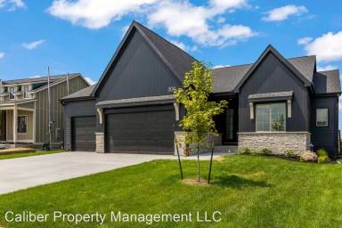 Main picture of 304 NE 62nd St