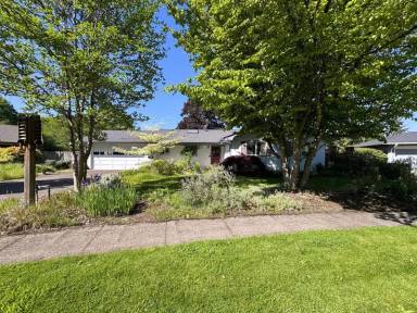 Main picture of 1062 Woodside Dr