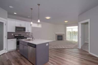 Main picture of 402 N Mayhew Ln