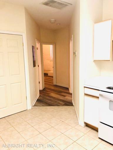 Main picture of 142 Gadsden St