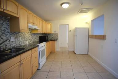 Main picture of 2831 N Cherry Ave