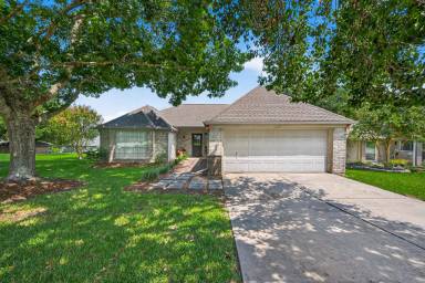 Main picture of 319 Fantasy Ln