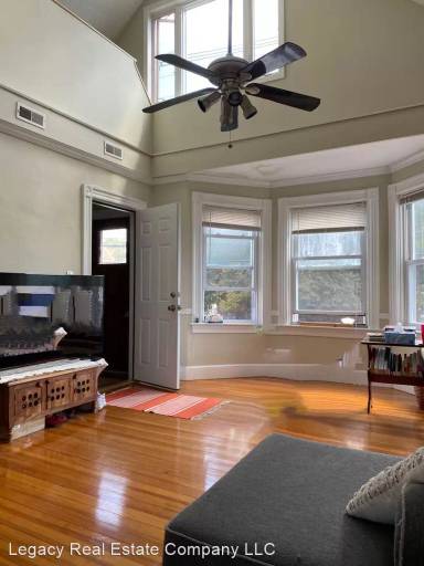 Main picture of 420 Hope St