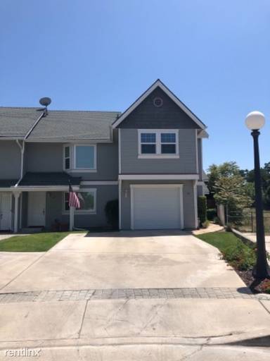 Main picture of 44 Thomas Ct