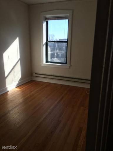 Main picture of 3839-45 N Greenview Ave