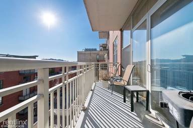Main picture of 1001 W Madison St