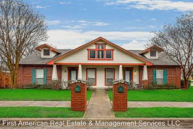 Main picture of 300 E Main St