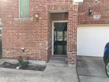 Main picture of 706 S Jupiter Rd