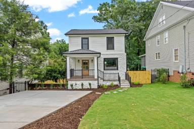 Main picture of 28 Douglas Dr