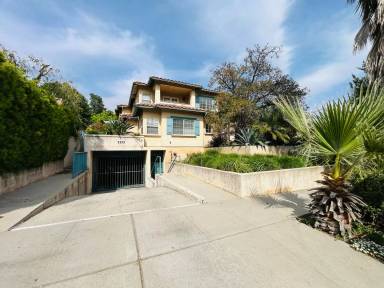 Main picture of 3353 Montrose Ave