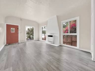Main picture of 2346 N Cahuenga Blvd