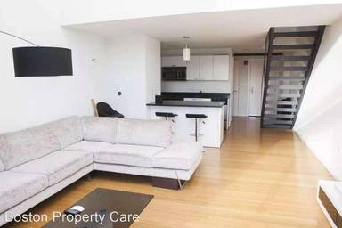 Main picture of 1 Earhart St