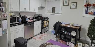 Main picture of 724 W Roscoe St