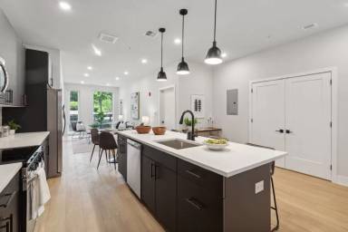 Main picture of 6910 Ridge Ave