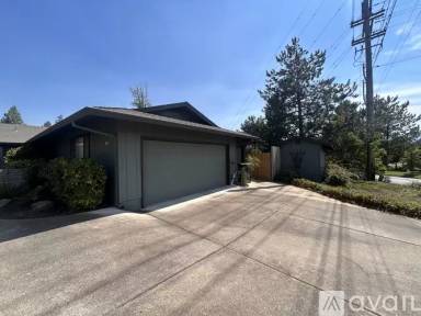 Main picture of 2100 Hobert St