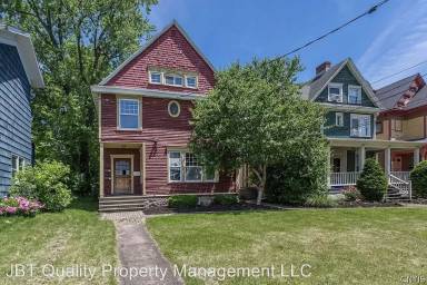 Main picture of 304 Highland St