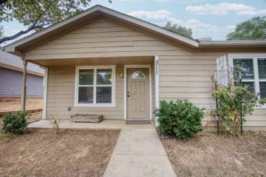 Main picture of 311 W Bond St