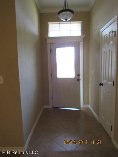 Main picture of 203 NW Cherry Ave