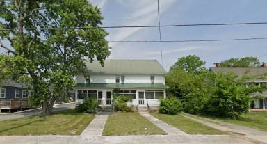 Main picture of 121 W Main St