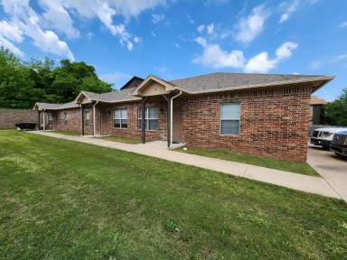Main picture of 527 Stadium Dr