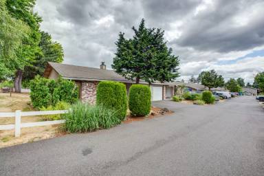 Main picture of 5815 NE 34th St