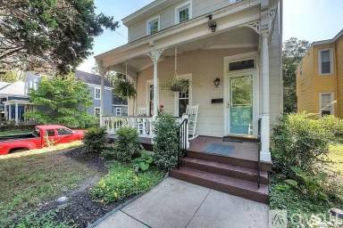 Main picture of 600 W 26th St