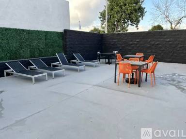 Main picture of 5505 Zelzah Ave