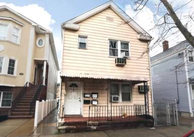 Main picture of 302 N 2nd St