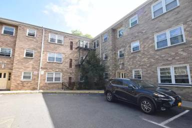 Main picture of 167 Cromwell Ave