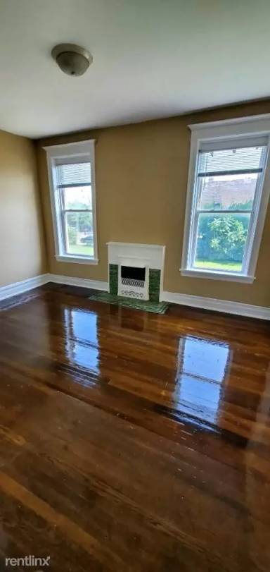 Main picture of 5407 S Indiana Ave