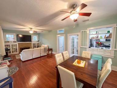 Main picture of 208 NW 20th Ter