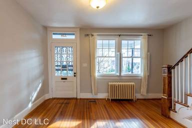 Main picture of 314 Bryant St NE