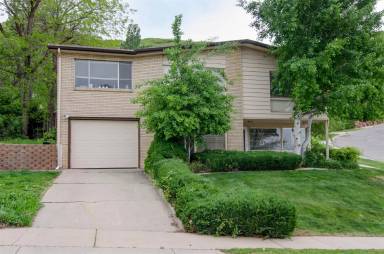 Main picture of 2127 S Belaire Dr