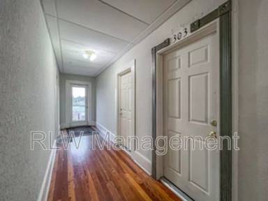 Main picture of 9 N Central Ave