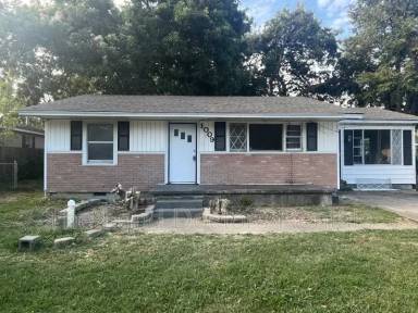 Main picture of 1009 E Gardena St