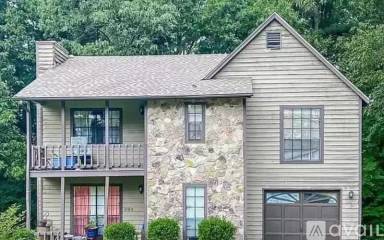 Main picture of 304 Martin Dr