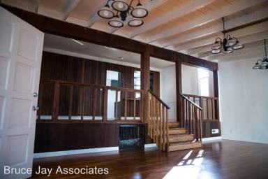 Main picture of 5438 Fernwood Ave