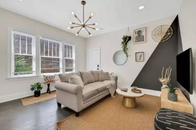 Main picture of 2738 Riverside Ave