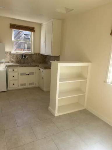 Main picture of 704 Palm Dr