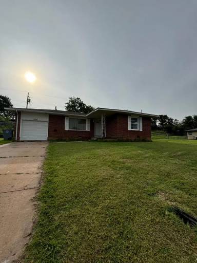 Main picture of 2325 NW 35th St